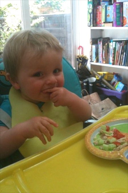 Top tips for weaning your baby on feedingboys.co.uk