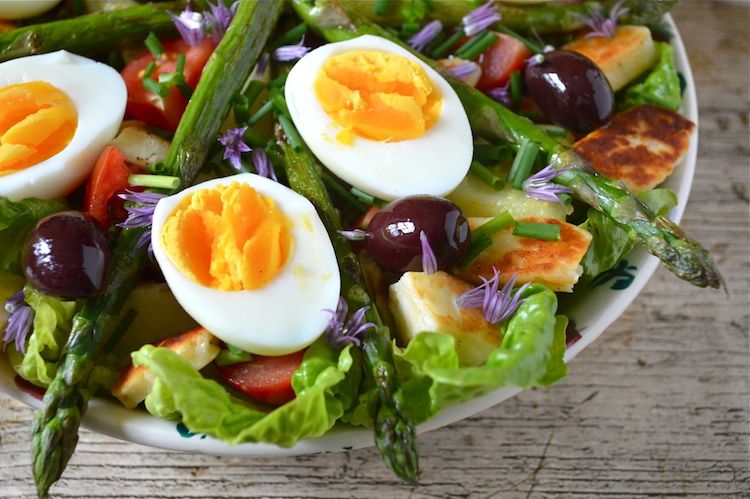 Vegetarian Salad Nicoise from Tin And Thyme for Simple and in Season on feedingboys.co.uk